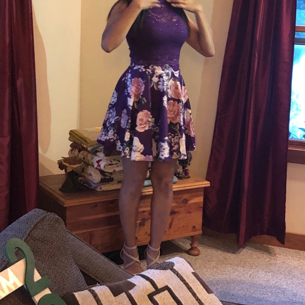 Windsor homecoming dress!!! Size 3!!! - Picture 3 of 5